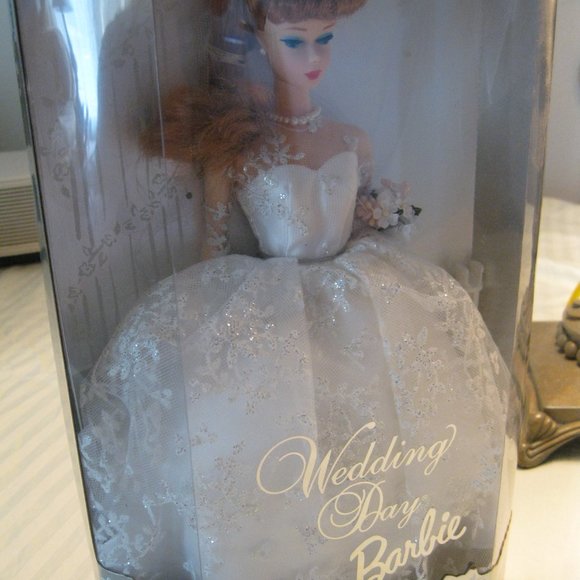 Wedding Day Barbie - Dated 1996 -  Red Head Barbie. - Picture 2 of 10
